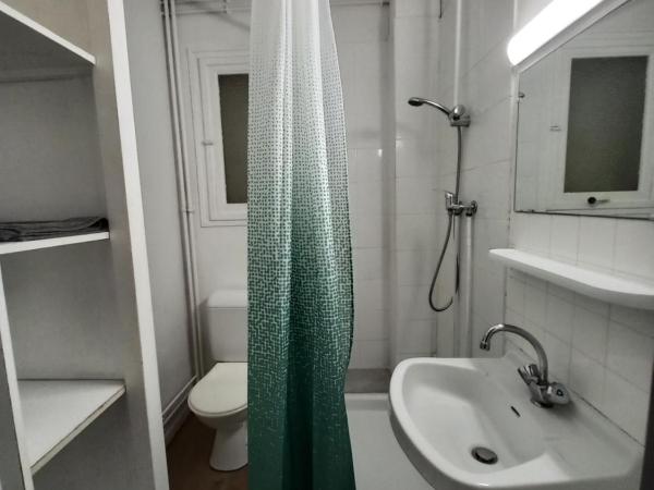 Hôtel Labat : photo 6 de la chambre chambre double avec salle de bains privative