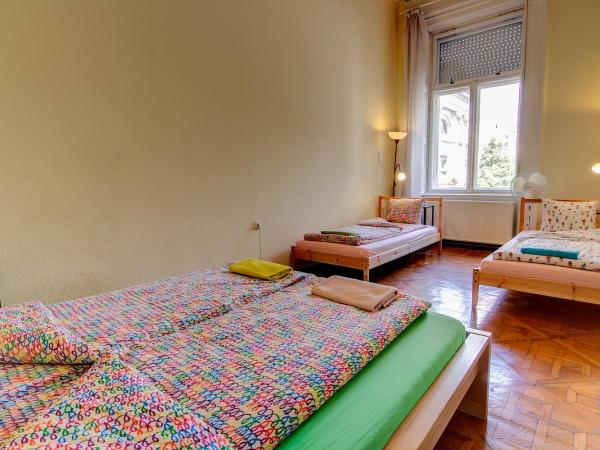 Pal's Hostel and Apartments : photo 3 de la chambre chambre triple supérieure