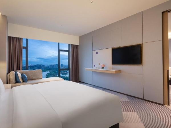 Crowne Plaza Foshan Nanhai - an IHG Hotel - Free Canton Fair Shuttle Bus : photo 3 de la chambre one-bedroom suite lounge access