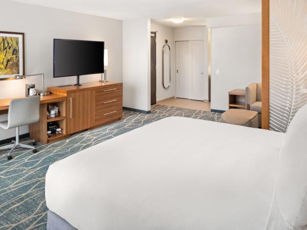 Hyatt Place Waikiki Beach : photo 6 de la chambre specialty king room with sofa bed and mountain view