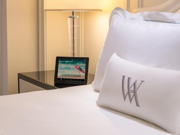 Waldorf Astoria Beverly Hills : photo 4 de la chambre chambre lit king-size beverly hills avec terrasse et vue