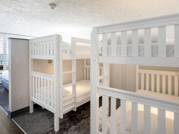 Holiday Inn Resort Panama City Beach - Beachfront, an IHG Hotel : photo 2 de la chambre queen room with 2 bunk beds oceanfront