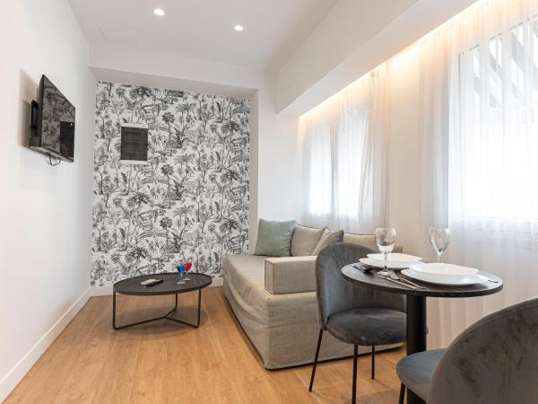 Kriel Suites by LIV Homes : photo 5 de la chambre chambre double deluxe avec balcon