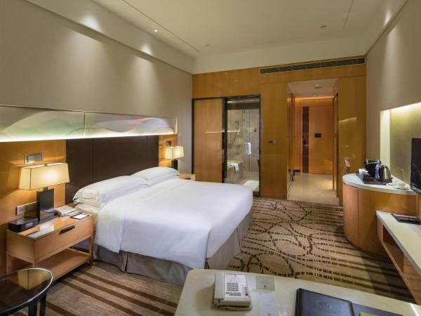 DoubleTree by Hilton Hangzhou East : photo 1 de la chambre chambre lit king-size deluxe - vue sur ville