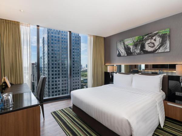 The Continent Hotel Sukhumvit - Asok BTS Bangkok by Compass Hospitality : photo 5 de la chambre chambre double premier avec vue sur la ville