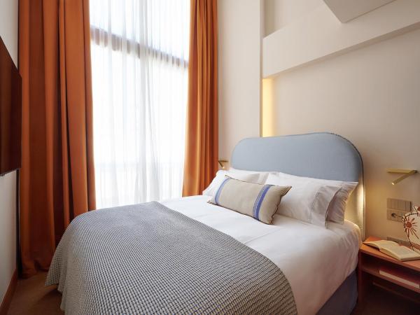 LOOM ATHENS : photo 1 de la chambre suite avec balcon