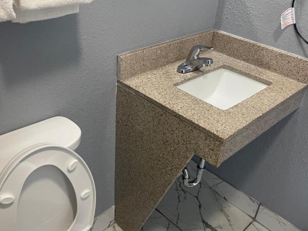 Americas Best Value Inn-Savannah : photo 1 de la chambre chambre 2 lits doubles fumeurs