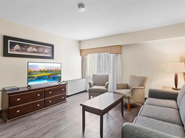 Travelodge Hotel by Wyndham Saskatoon : photo 3 de la chambre suite 1 chambre lit king-size - non-fumeurs