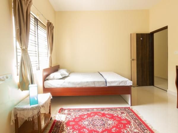 Hegde Heights : photo 2 de la chambre chambre double ou lits jumeaux deluxe - vue sur ville