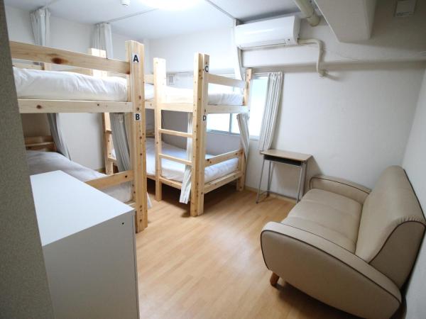 Glocal Nagoya Backpackers Hostel : photo 1 de la chambre chambre quadruple avec salle de bains commune