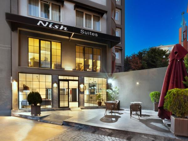 Nish Suites Atasehir : photo 2 de la chambre chambre double avec balcon