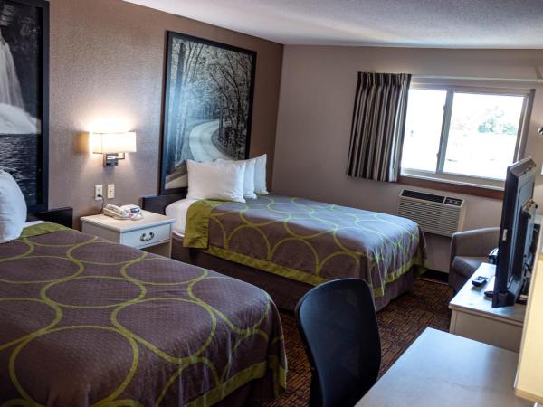 Super 8 by Wyndham Indianapolis Emerson : photo 8 de la chambre chambre double avec 2 lits doubles - non-fumeurs