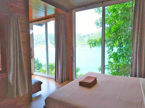 The Cobble Beach Hotel- Phi Phi Island : photo 3 de la chambre hébergement familial deluxe en bord de mer