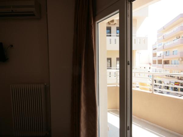 Kronos Hotel : photo 3 de la chambre chambre double ou lits jumeaux - vue sur ville