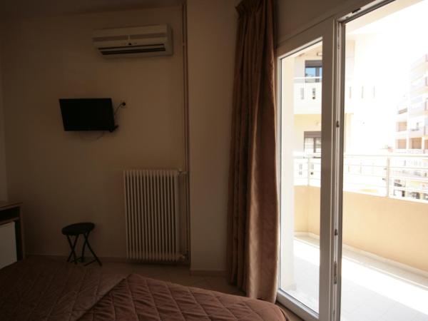 Kronos Hotel : photo 4 de la chambre chambre double ou lits jumeaux - vue sur ville