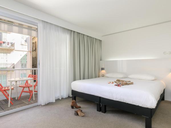 Ibis Styles Menton Centre : photo 6 de la chambre chambre lits jumeaux suprieure avec balcon