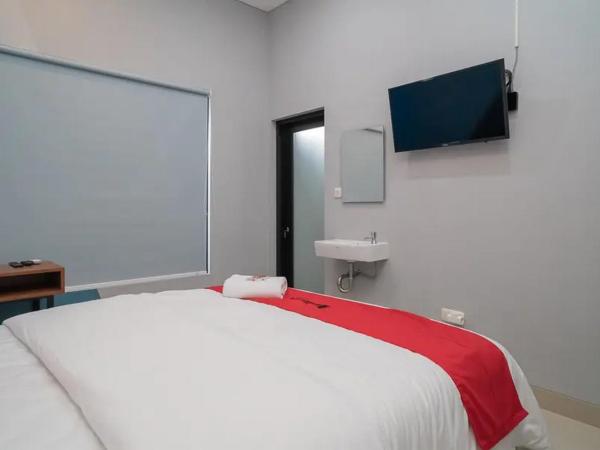 RedDoorz near Sindu Kusuma Edupark 3 : photo 2 de la chambre chambre double standard