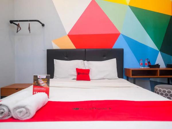 RedDoorz near Sindu Kusuma Edupark 3 : photo 6 de la chambre chambre double standard
