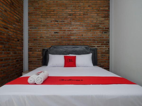 RedDoorz @ Jalan Ringroad Selatan 2 : photo 4 de la chambre chambre double standard