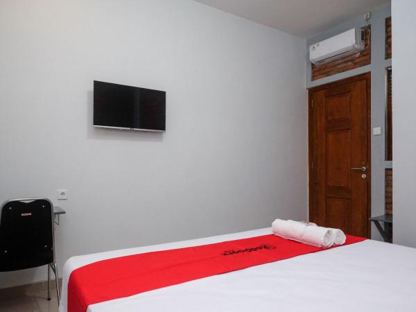 RedDoorz @ Jalan Ringroad Selatan 2 : photo 9 de la chambre chambre double standard