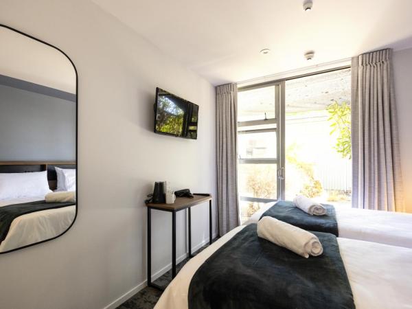 Haka House Rotorua : photo 2 de la chambre chambre lits jumeaux avec salle de bains privative