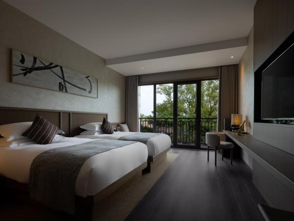 GINLAN JIA RESORT Yuhang Hangzhou : photo 5 de la chambre chambre lit queen-size - vue sur jardin