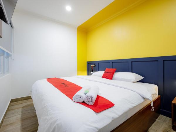 RedDoorz Plus at Jalan Gatot Subroto Jakarta : photo 4 de la chambre chambre double standard