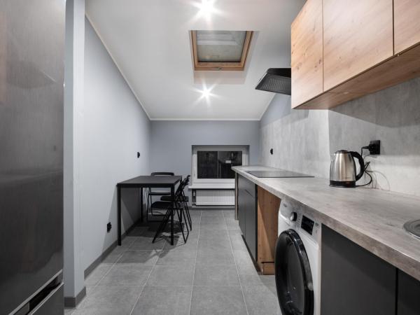 Prywatny pokój z prywatną łazienką - Senatorska 36 : photo 6 de la chambre chambre simple avec salle de bains privative