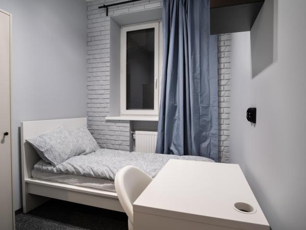 Prywatny pokój z prywatną łazienką - Senatorska 36 : photo 8 de la chambre chambre simple avec salle de bains privative