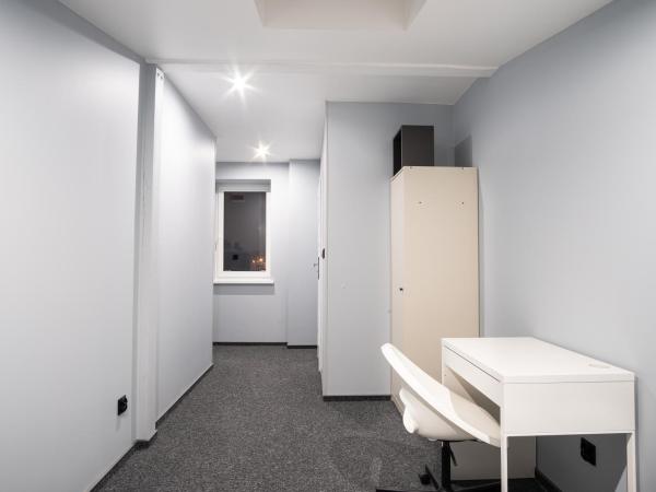 Prywatny pokój z prywatną łazienką - Senatorska 36 : photo 9 de la chambre chambre simple avec salle de bains privative