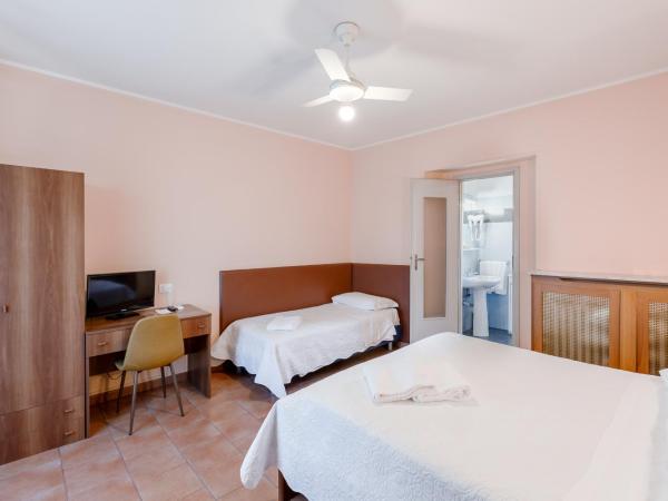 Hotel Castello : photo 4 de la chambre chambre triple