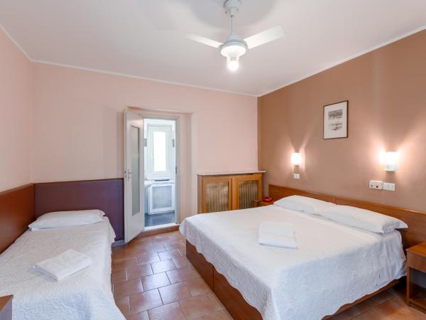 Hotel Castello : photo 1 de la chambre chambre triple