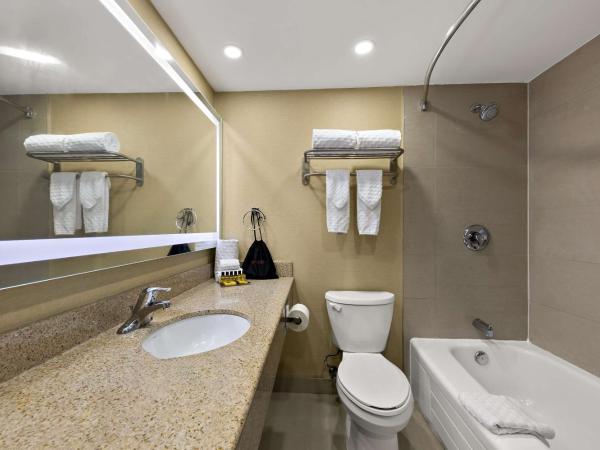 Best Western Plus Toronto North York Hotel & Suites : photo 1 de la chambre chambre lit queen-size