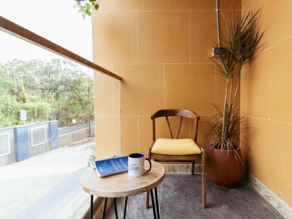 Draper Startup House for Entrepreneurs Hyderabad : photo 2 de la chambre chambre lit queen-size avec balcon
