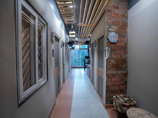 Draper Startup House for Entrepreneurs Hyderabad : photo 2 de la chambre lit simple dans dortoir à 6 lits