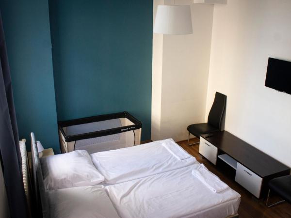 Metropol Hostel Berlin : photo 8 de la chambre chambre lits jumeaux