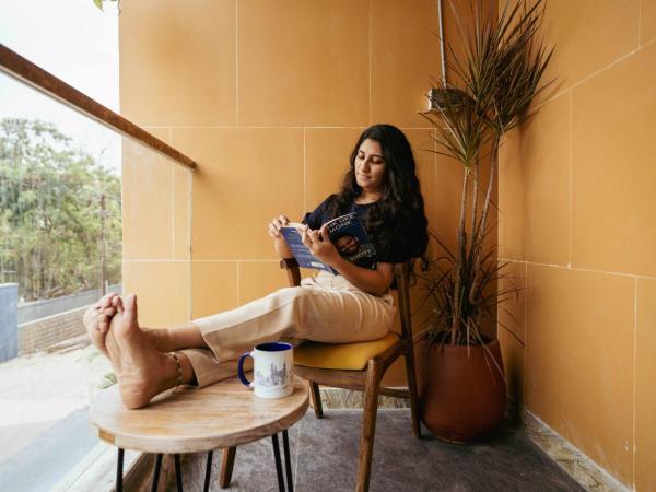 Draper Startup House for Entrepreneurs Hyderabad : photo 1 de la chambre chambre lit queen-size avec balcon