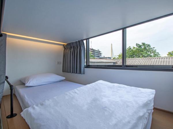 Lost Inn BKK : photo 2 de la chambre lit dans un dortoir de 4 lits