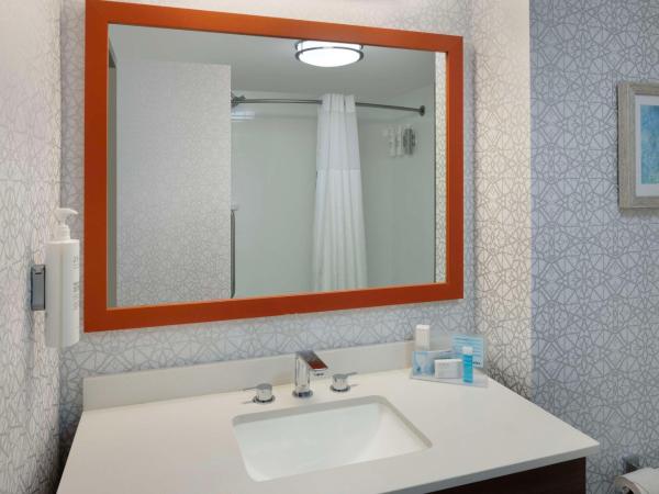 Hampton Inn & Suites Myrtle Beach Oceanfront : photo 5 de la chambre king room with balcony and ocean front