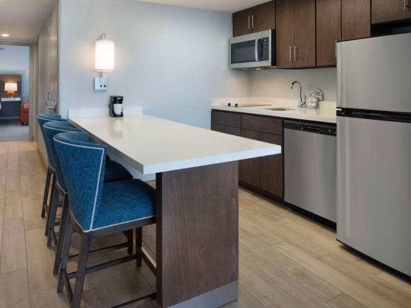 Hampton Inn & Suites Myrtle Beach Oceanfront : photo 9 de la chambre 1 king 1 bedroom suite oceanfront w/kitchen