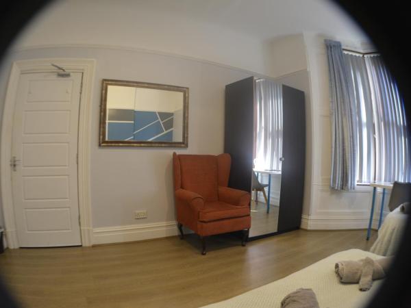 Kensington Guest House Liverpool : photo 4 de la chambre chambre triple