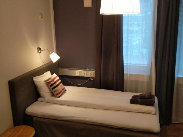 Hotel Charlotte / Stella : photo 4 de la chambre chambre simple avec salle de bains privative