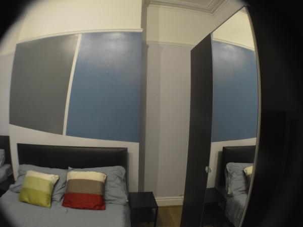 Kensington Guest House Liverpool : photo 5 de la chambre chambre double avec lit d'appoint