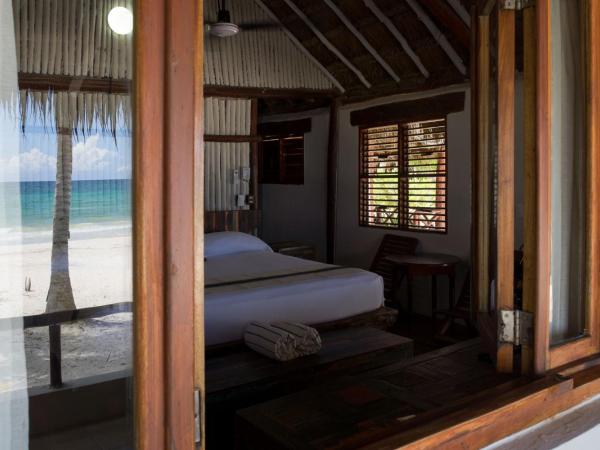 BT Live Tulum located at the party zone : photo 7 de la chambre bungalow