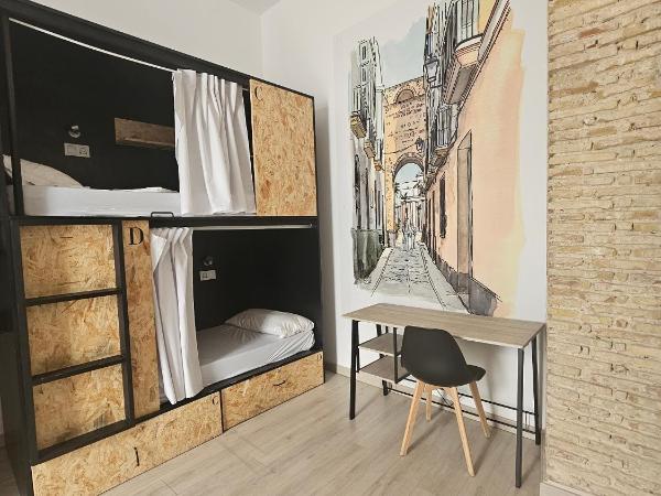 Planeta Cadiz Hostel : photo 3 de la chambre lit dans dortoir pour femmes de 4 lits