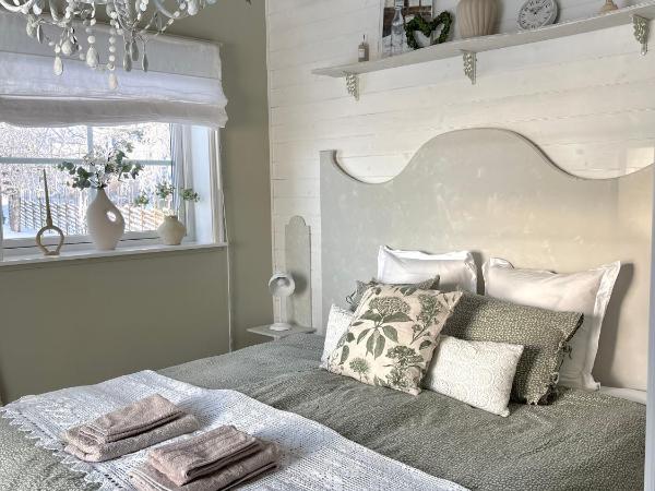 Bastuviken Bed and Breakfast : photo 2 de la chambre chambre double – vue sur lac