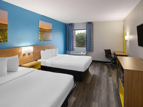 Days Inn & Suites by Wyndham Northwest Indianapolis : photo 1 de la chambre chambre 2 lits doubles - accessible aux personnes à mobilité réduite - non-fumeurs