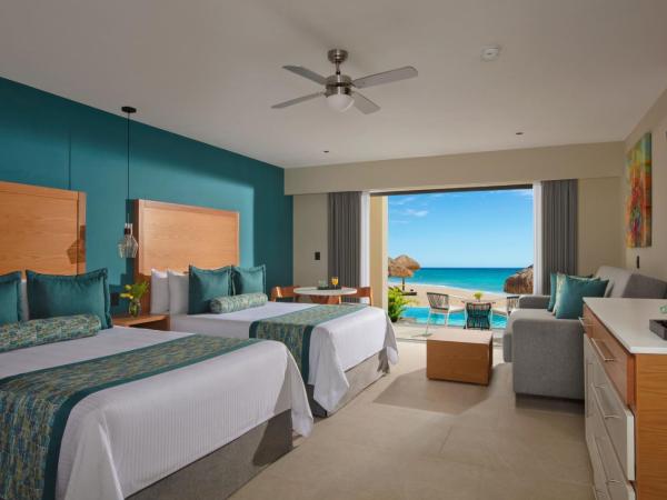 Dreams Cozumel Cape Resort & Spa : photo 3 de la chambre suite junior preferred club avec lits doubles et accès direct à la piscine - côté plage