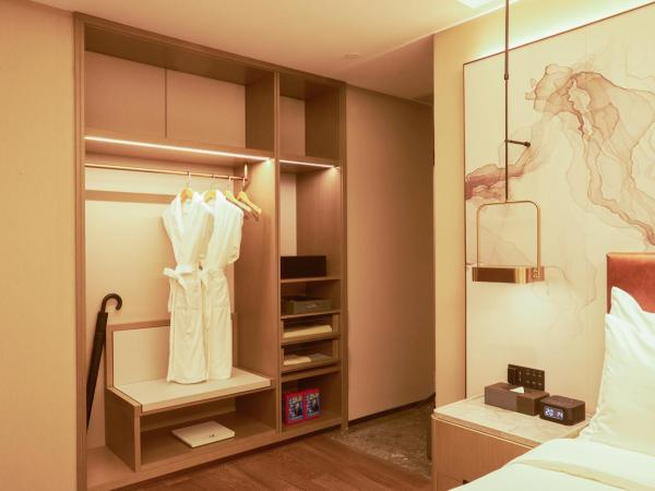 LN Dongfang Hotel Pazhou-Free Shuttle Buses and Registration Counter for Purchasing Agents during the Canton Fair : photo 5 de la chambre suite deluxe