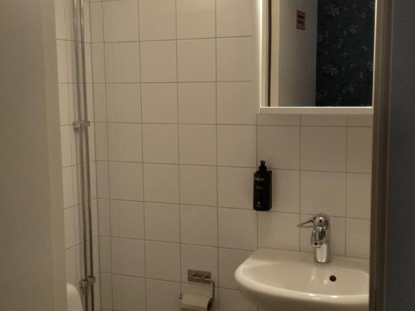 Hotel Charlotte / Stella : photo 9 de la chambre chambre simple avec salle de bains privative